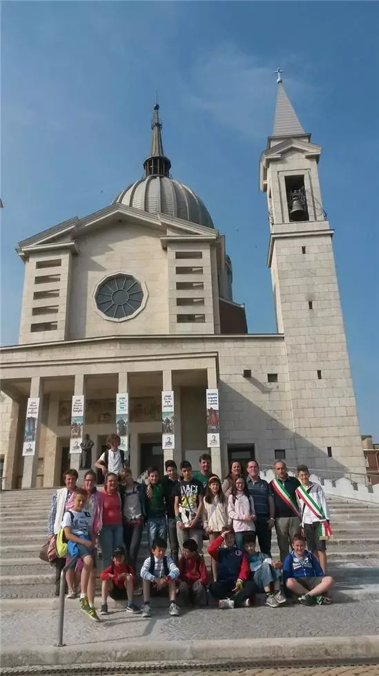 Amministratori e ragazzi in missione a Castelnuovo don Bosco
